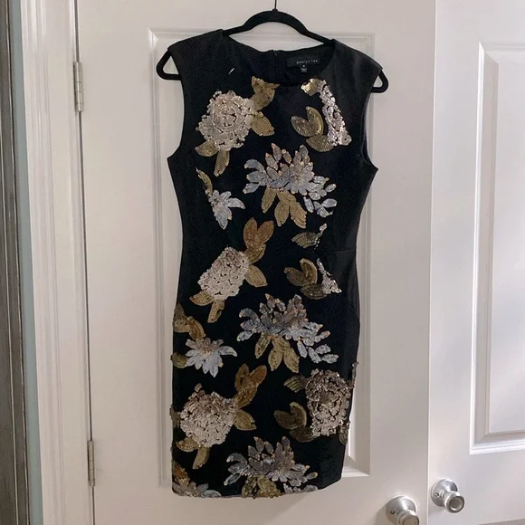 green emerald velvet dress Elegant Black Wedding Dress with Gold Flower Ruffle Skirt Black / 20W main image 0